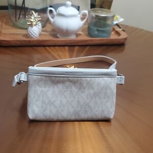 Michael Kors Ivory/White Signature Crossbody Bag Fanny Bag New Never Used